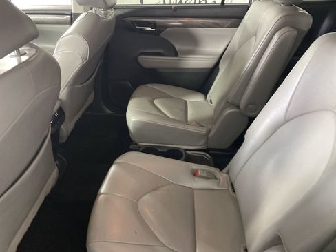 Used 2022 Toyota Highlander Limited image 24