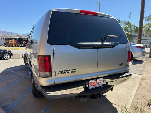 Used 2005 Ford Excursion XLS RWD image 5