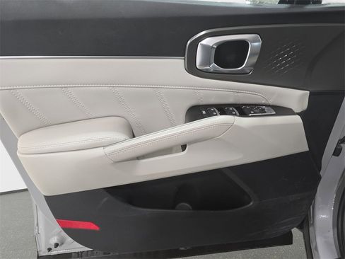 Used 2023 Kia Sorento SX image 26