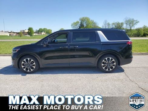 Used 2024 Kia Carnival EX FWD image 11