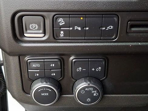 Used 2021 Chevrolet Tahoe Z71 image 22