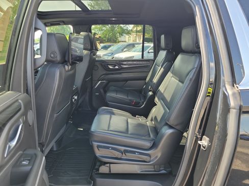 Used 2021 GMC Yukon XL Denali w/ Denali Ultimate Package AWD/4WD image 12