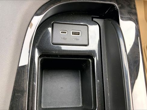 Used 2024 Cadillac Escalade Premium Luxury w/ Performance Package image 34