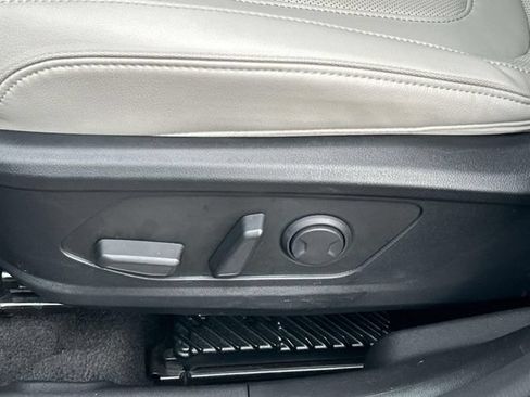 Used 2025 Hyundai Tucson Limited FWD image 29
