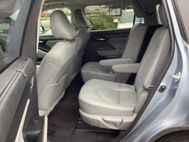 Used 2021 Toyota Highlander XLE AWD/4WD image 10