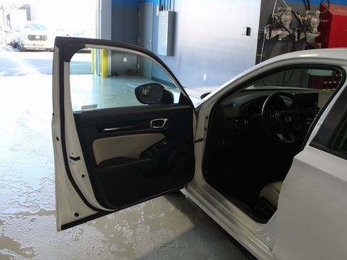 Used 2024 Honda Civic EX-L image 7