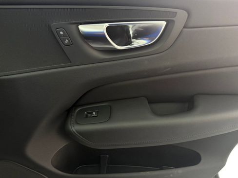 Used 2025 Volvo XC60 B5 Plus image 21