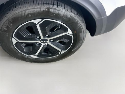 Used 2026 Kia Niro LX FWD image 11