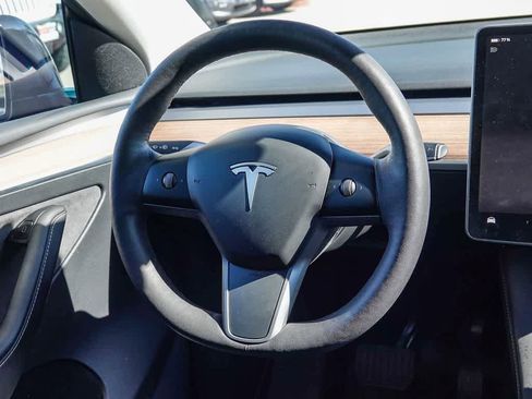 Used 2022 Tesla Model Y Long Range image 13