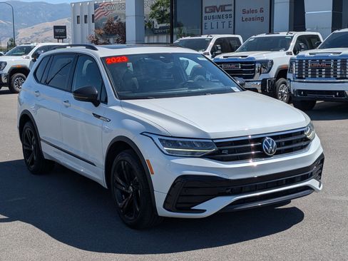 Used 2023 Volkswagen Tiguan SE R-Line AWD/4WD image 8