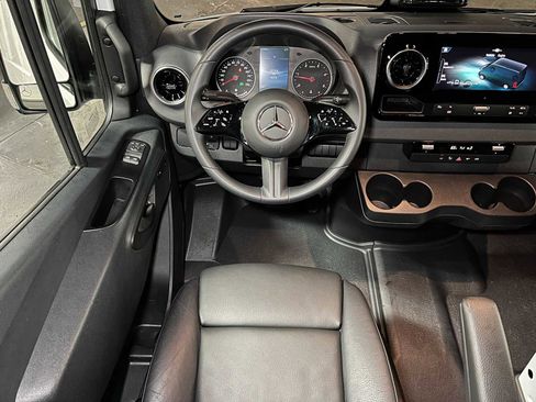 Used 2025 Mercedes-Benz Sprinter 2500 image 39