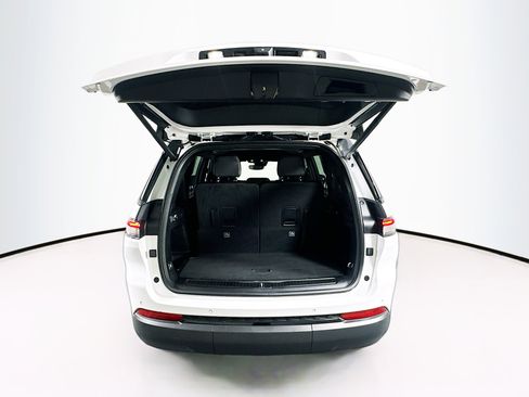 Used 2023 Jeep Grand Cherokee L Laredo image 29