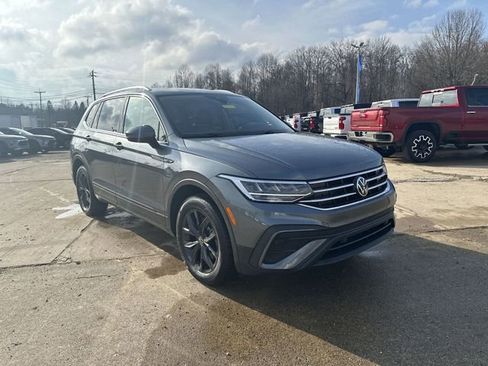 Used 2024 Volkswagen Tiguan SE image 11