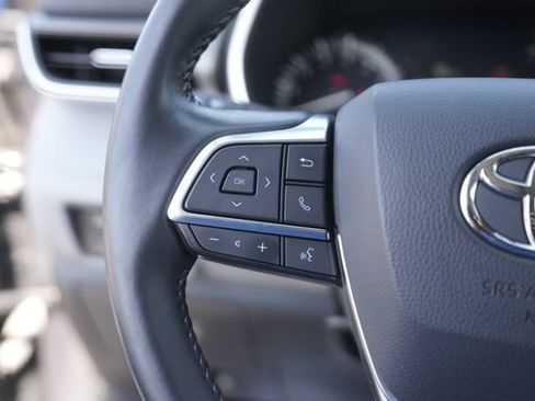 Used 2021 Toyota Highlander XLE image 23