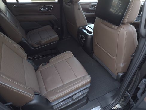 Used 2024 Chevrolet Suburban High Country w/ Advanced Technology Package image 45