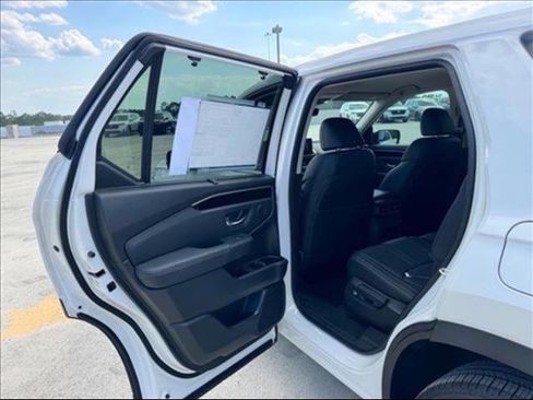 Certified 2025 Honda Pilot EX-L image 10