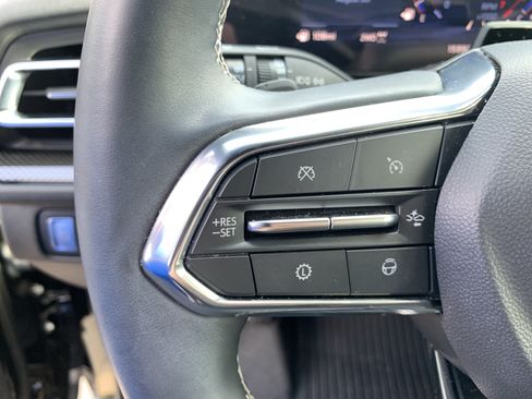 Used 2025 Chevrolet Traverse High Country AWD/4WD image 19