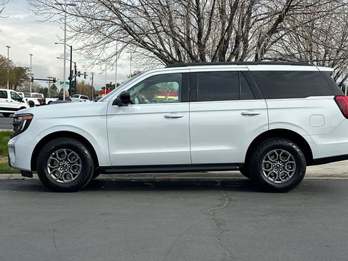 Certified 2025 Ford Expedition Active image 5