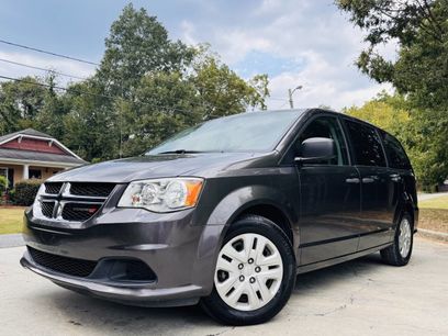 Used 2019 Dodge Grand Caravan SE w/ UConnect Hands-Free Group