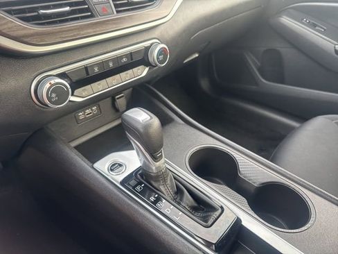 Used 2025 Nissan Altima 2.5 SV FWD image 13