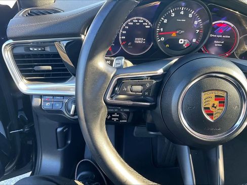 Used 2021 Porsche Panamera image 20