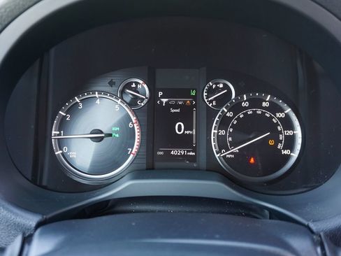 Used 2022 Lexus GX 460 Premium w/ Accessory Package AWD/4WD image 7