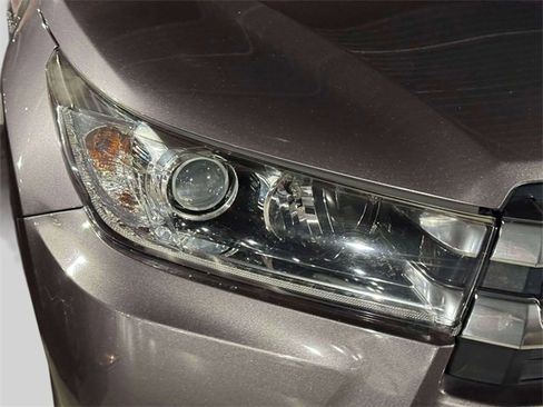 Used 2017 Toyota Highlander Limited image 7