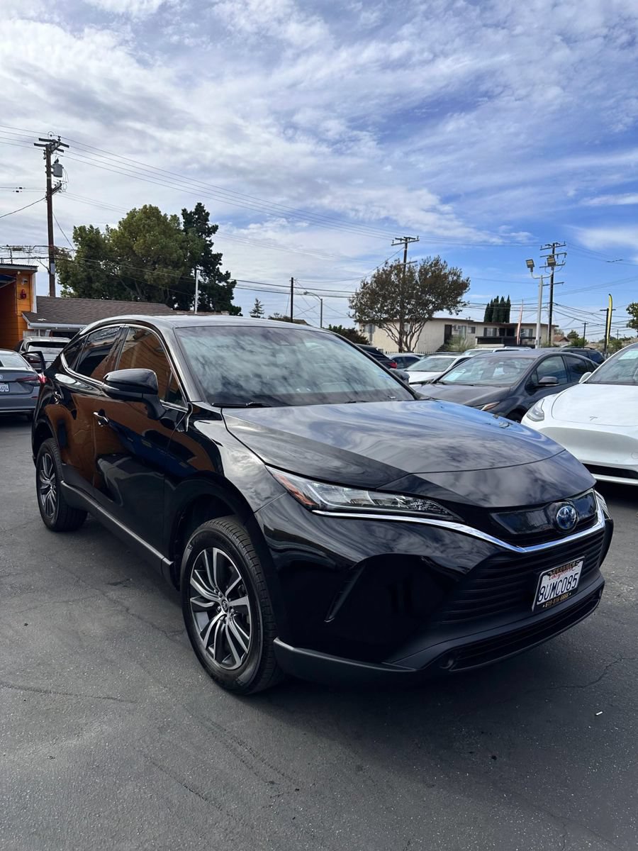 Used 2021 Toyota Venza LE AWD/4WD image 3