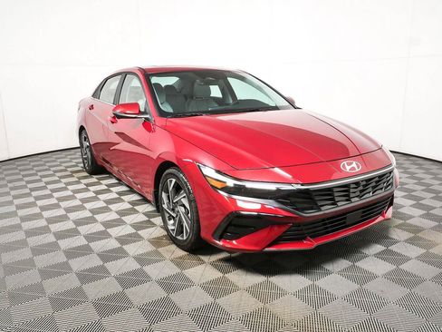 Used 2024 Hyundai Elantra Limited FWD image 1