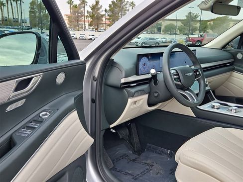Used 2025 Genesis GV80 2.5T Select image 10