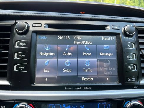 Used 2019 Toyota Highlander XLE AWD/4WD image 18