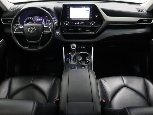 Used 2022 Toyota Highlander XLE FWD image 32