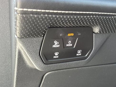 Used 2024 Volkswagen Atlas SEL AWD/4WD image 25