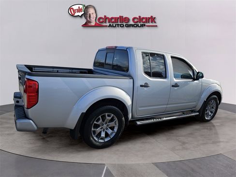 Used 2020 Nissan Frontier SV image 6