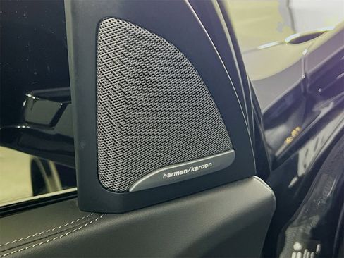 Used 2023 BMW X7 xDrive40i w/ Executive Package image 22