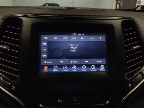 Used 2020 Jeep Cherokee Latitude Plus image 25