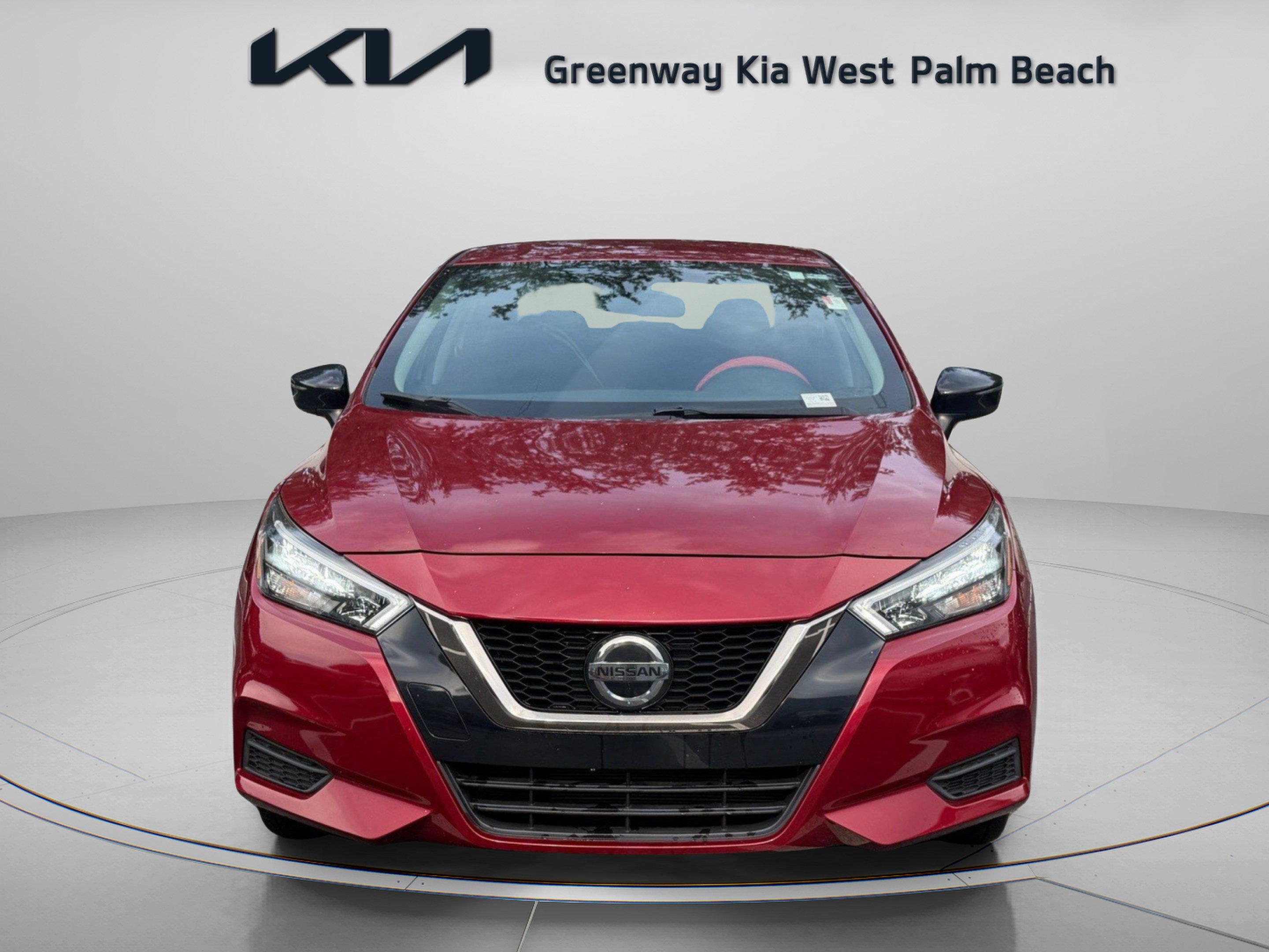 Used 2022 Nissan Versa SR FWD image 2