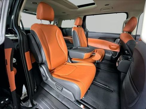 New 2026 Kia Carnival SX w/ SX Dark Edition Package FWD image 11