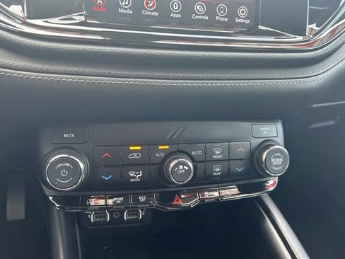 Used 2022 Dodge Durango SXT w/ Anodized Platinum Package RWD image 25