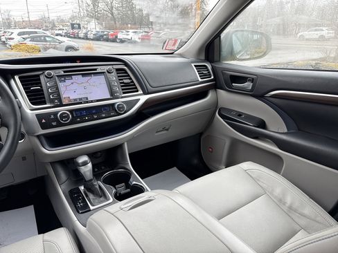 Used 2016 Toyota Highlander Limited image 31