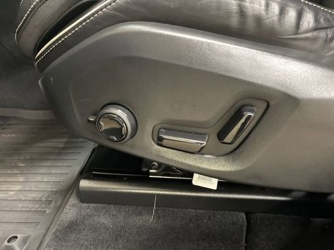 Used 2019 Volvo XC60 T6 R-Design w/ Protection Package Premier image 16