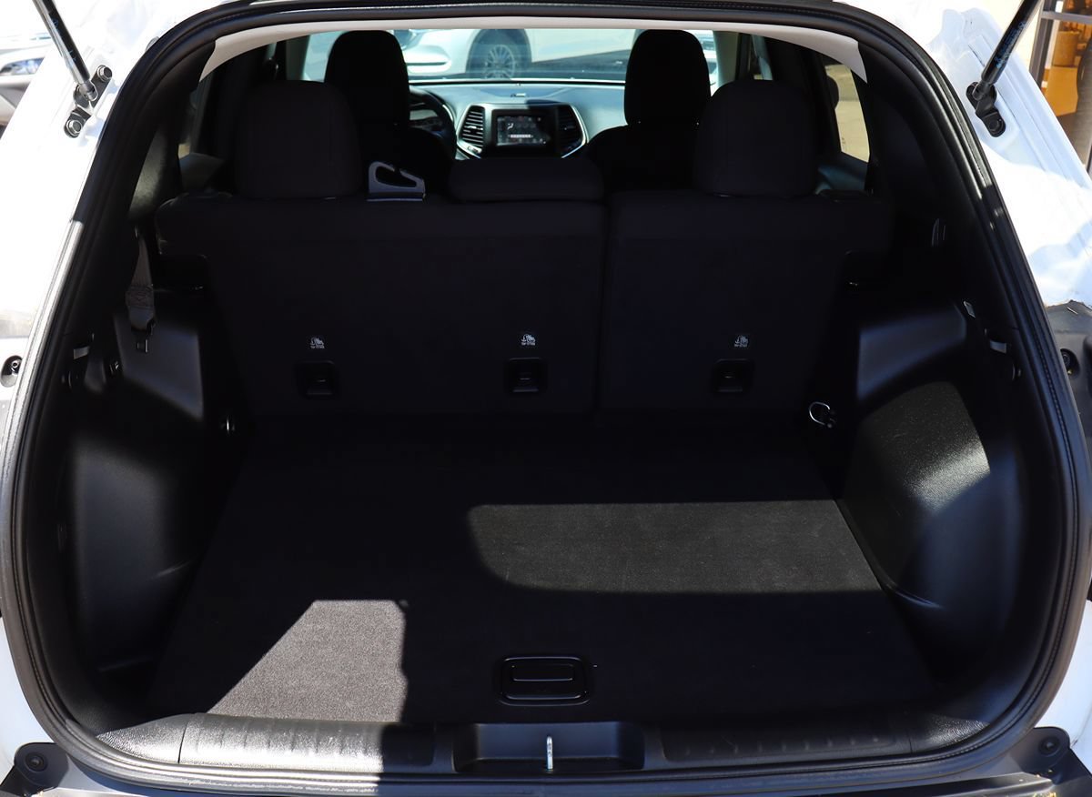 Used 2020 Jeep Cherokee Latitude FWD image 23