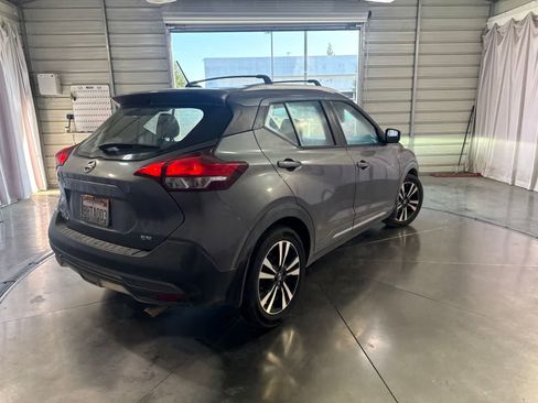 Used 2018 Nissan Kicks SR w/ Exterior Package FWD image 4