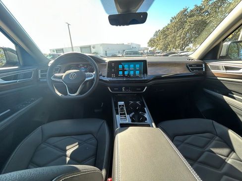 New 2026 Volkswagen Atlas SE FWD image 10