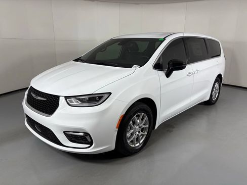 New 2026 Chrysler Pacifica Select FWD image 4