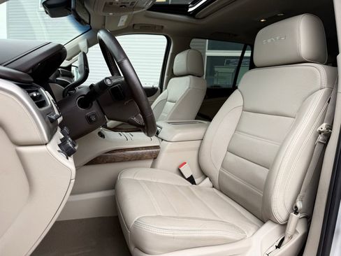 Used 2019 GMC Yukon Denali AWD/4WD image 18