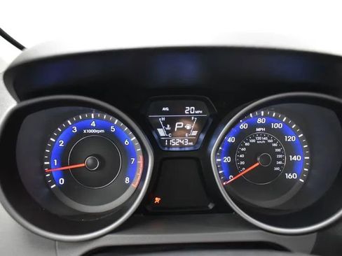 Used 2015 Hyundai Elantra SE image 26