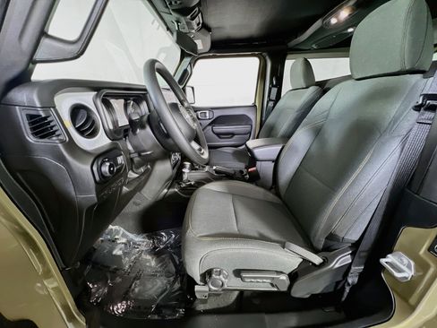 Used 2025 Jeep Wrangler Sport image 19