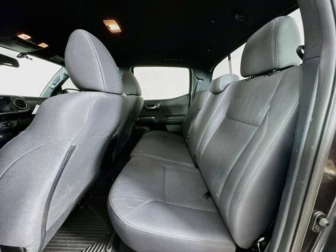 Used 2017 Toyota Tacoma TRD Sport w/ Tow Package (A/T) AWD/4WD image 23