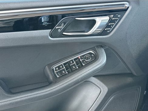 Used 2023 Porsche Macan S image 18